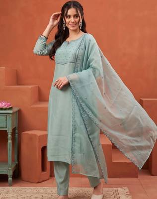 women embroidered regular thread work kurta with trousers & with dupatta 1