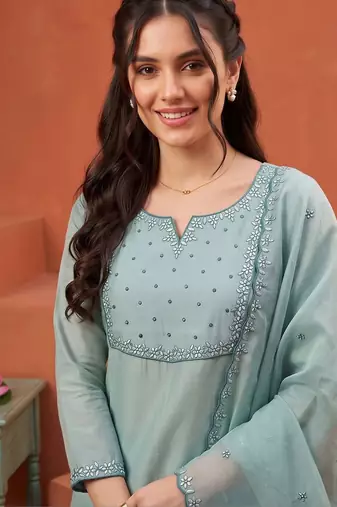 women embroidered regular thread work kurta with trousers & with dupatta