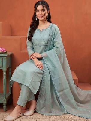 women embroidered regular thread work kurta with trousers & with dupatta 5