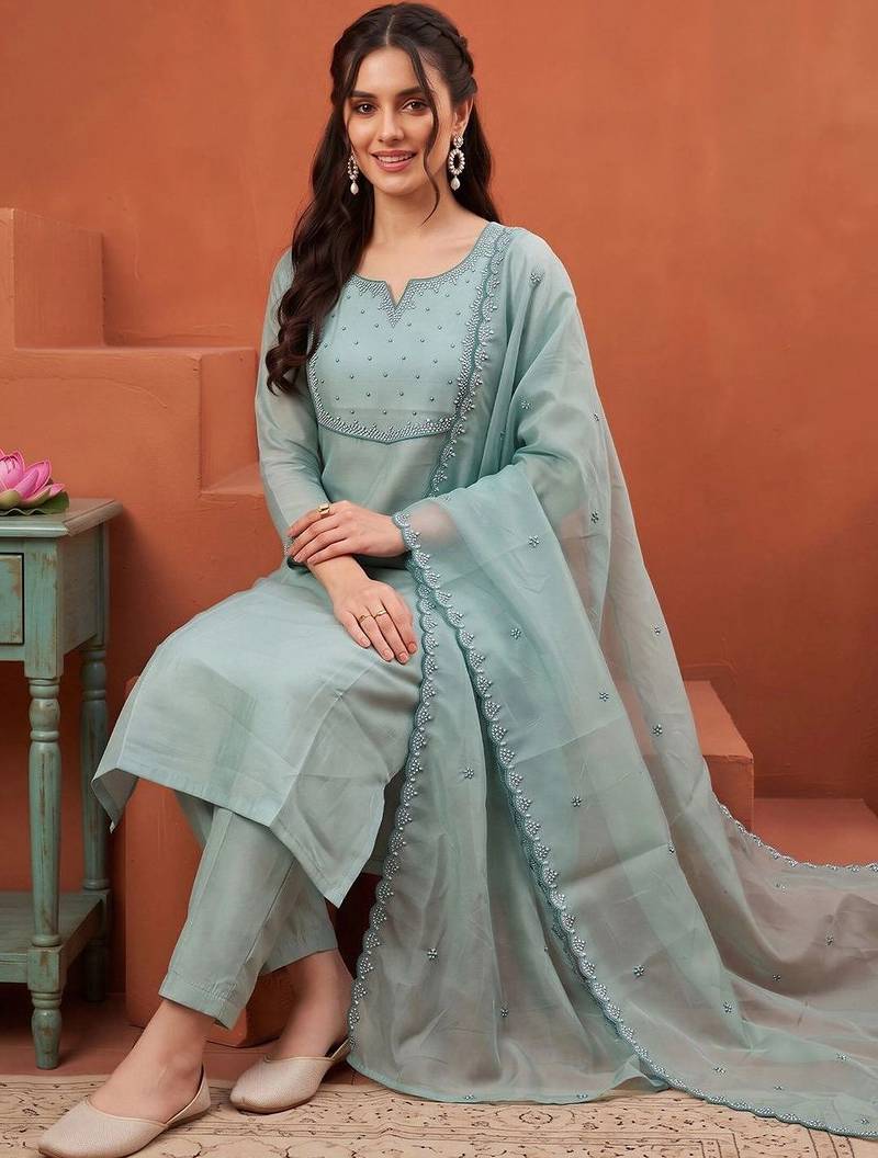 women embroidered regular thread work kurta with trousers & with dupatta