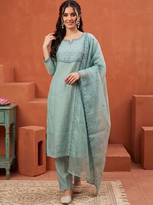 women embroidered regular thread work kurta with trousers & with dupatta 6