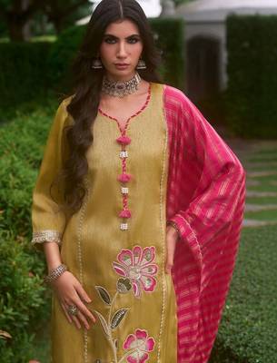 women ethnic motifs embroidered regular thread work kurta with palazzos & with dupatta 4
