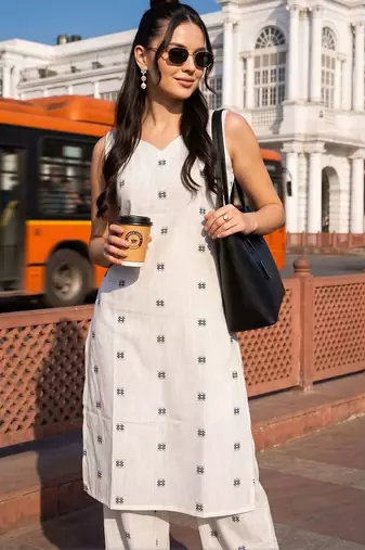 women ethnic motifs printed regular cotton kurta with trousers