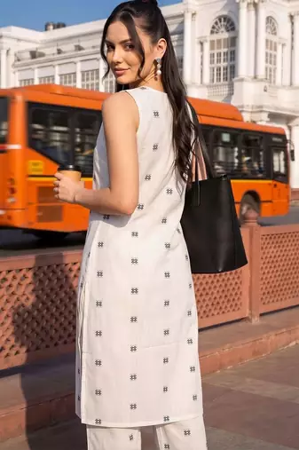 women ethnic motifs printed regular cotton kurta with trousers