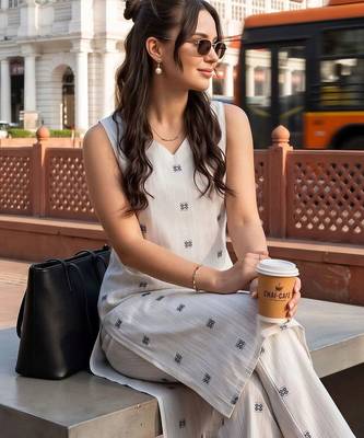 women ethnic motifs printed regular cotton kurta with trousers 5