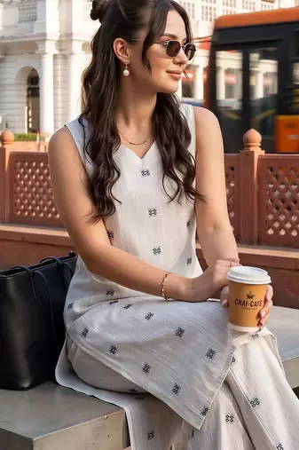 women ethnic motifs printed regular cotton kurta with trousers