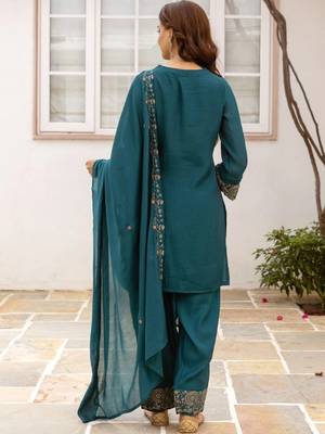 women ethnic motifs embroidered regular thread work kurta with patiala & with dupatta 5