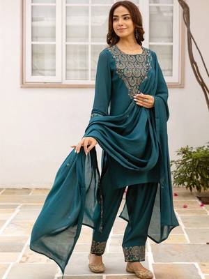 women ethnic motifs embroidered regular thread work kurta with patiala & with dupatta 6