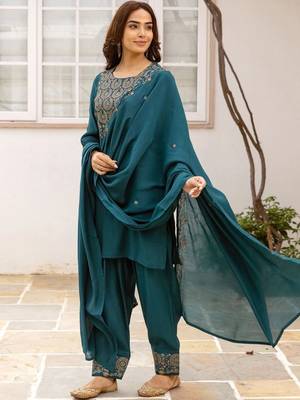 women ethnic motifs embroidered regular thread work kurta with patiala & with dupatta 7