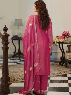 women ethnic motifs embroidered regular gotta patti kurta with patiala & with dupatta 4