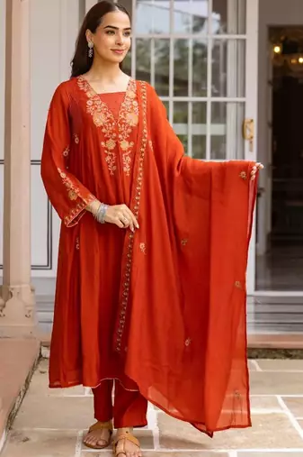 women ethnic motifs embroidered regular thread work kurta with trousers & with dupatta