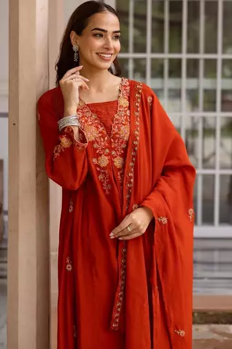 women ethnic motifs embroidered regular thread work kurta with trousers & with dupatta