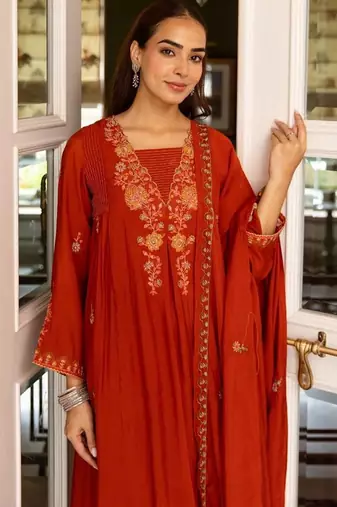 women ethnic motifs embroidered regular thread work kurta with trousers & with dupatta