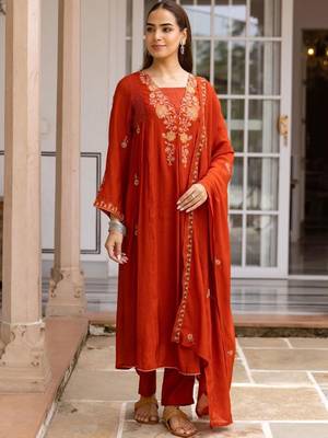 women ethnic motifs embroidered regular thread work kurta with trousers & with dupatta 4