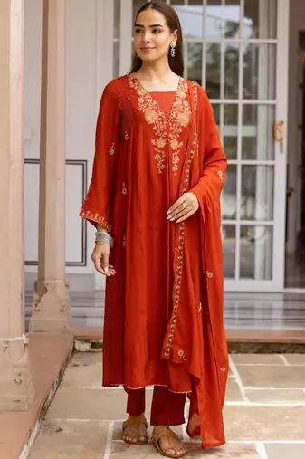 women ethnic motifs embroidered regular thread work kurta with trousers & with dupatta