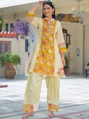 women floral printed regular cotton kurta with palazzos 6