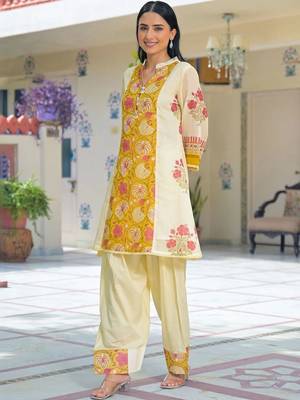 women floral printed regular cotton kurta with palazzos 7