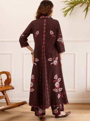 women floral printed regular cotton kurta with palazzos 7
