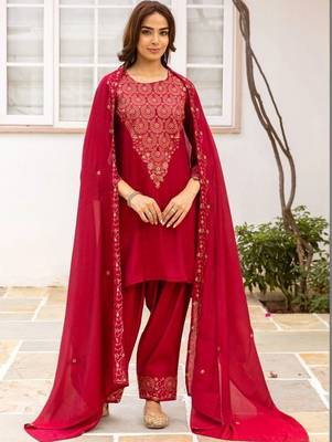 women ethnic motifs embroidered regular thread work kurta with patiala & with dupatta 2