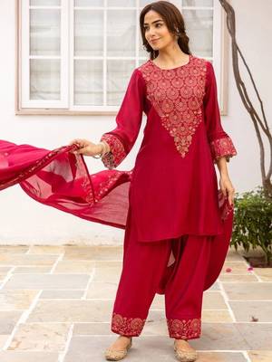 women ethnic motifs embroidered regular thread work kurta with patiala & with dupatta 3