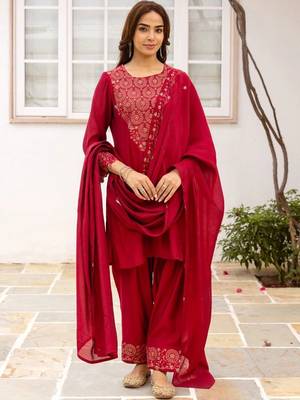women ethnic motifs embroidered regular thread work kurta with patiala & with dupatta 4
