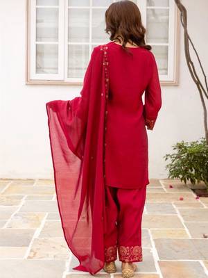 women ethnic motifs embroidered regular thread work kurta with patiala & with dupatta 5