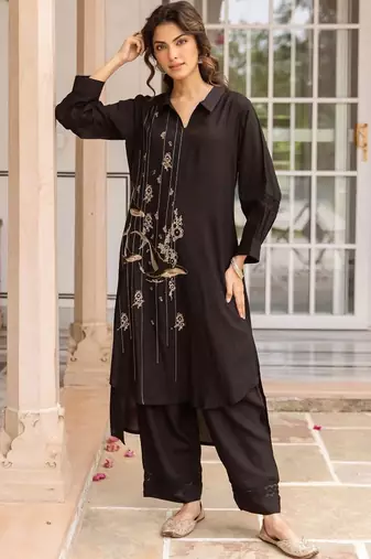 women ethnic motifs embroidered regular thread work kurta with trousers