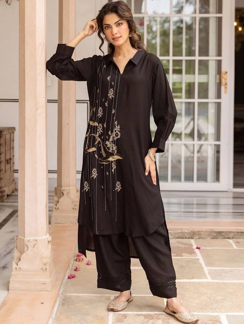 women ethnic motifs embroidered regular thread work kurta with trousers