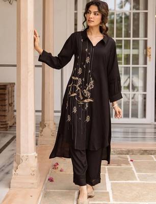 women ethnic motifs embroidered regular thread work kurta with trousers 6