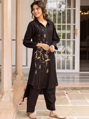 women ethnic motifs embroidered regular thread work kurta with trousers 7
