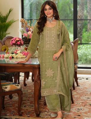 women ethnic motifs embroidered regular sequinned kurta palazzos & dupatta 2