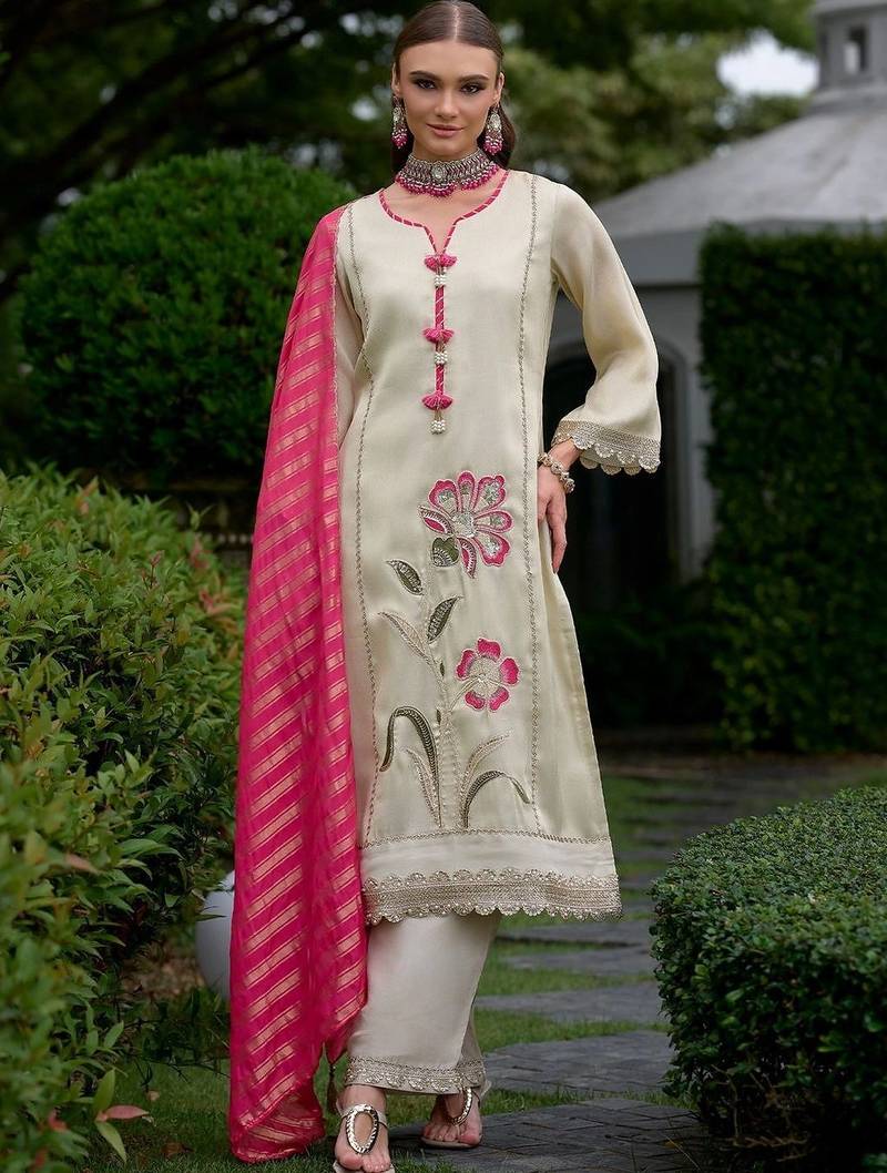 women floral embroidered regular thread work kurta with trousers & with dupatta