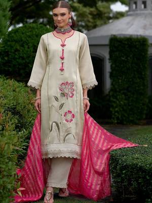women floral embroidered regular thread work kurta with trousers & with dupatta 2