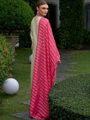 women floral embroidered regular thread work kurta with trousers & with dupatta 3