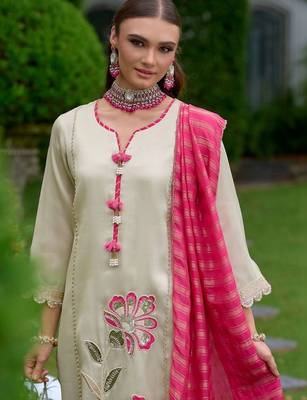 women floral embroidered regular thread work kurta with trousers & with dupatta 4