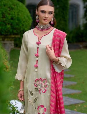 women floral embroidered regular thread work kurta with trousers & with dupatta 5