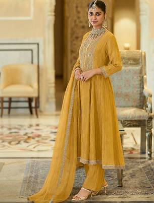 women ethnic motifs embroidered empire thread work kurta with trousers & with dupatta 3