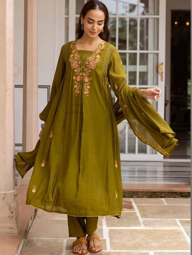 women ethnic motifs embroidered empire thread work kurta with trousers & with dupatta
