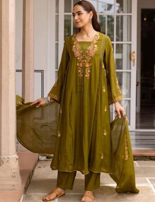 women ethnic motifs embroidered empire thread work kurta with trousers & with dupatta 6