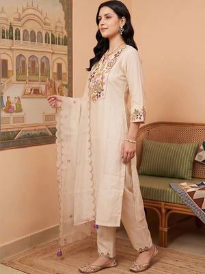 women ethnic motifs embroidered regular thread work liva kurta with trousers & with dupatta 3
