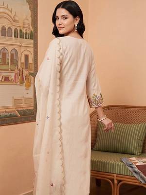 women ethnic motifs embroidered regular thread work liva kurta with trousers & with dupatta 4