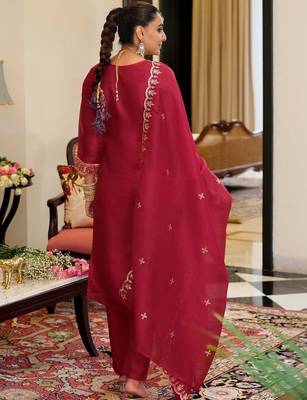 women ethnic motifs embroidered regular thread work kurta with trousers & with dupatta 4