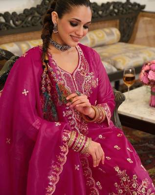 women embroidered regular thread work kurta with trousers & with dupatta 2