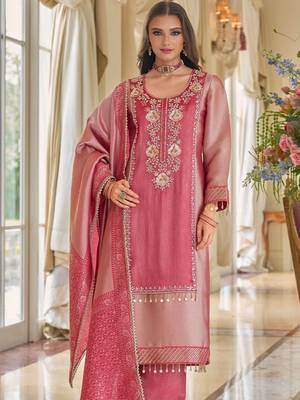 women ethnic motifs embroidered regular kurta with trousers & with dupatta 3
