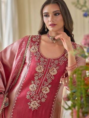 women ethnic motifs embroidered regular kurta with trousers & with dupatta 5