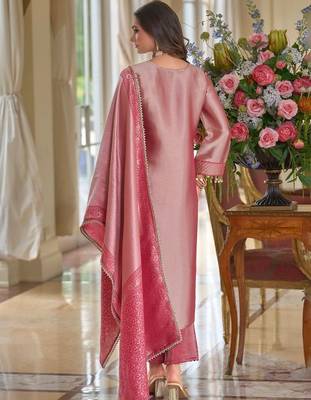 women ethnic motifs embroidered regular kurta with trousers & with dupatta 7