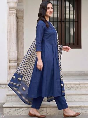 women ethnic motifs regular kurta with trousers & with dupatta 3