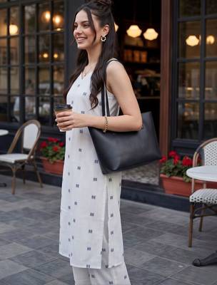 women printed regular cotton kurta with trousers 3