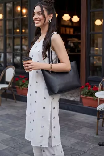 women printed regular cotton kurta with trousers