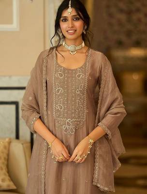 women ethnic motifs embroidered regular thread work kurta with palazzos & with dupatta 4